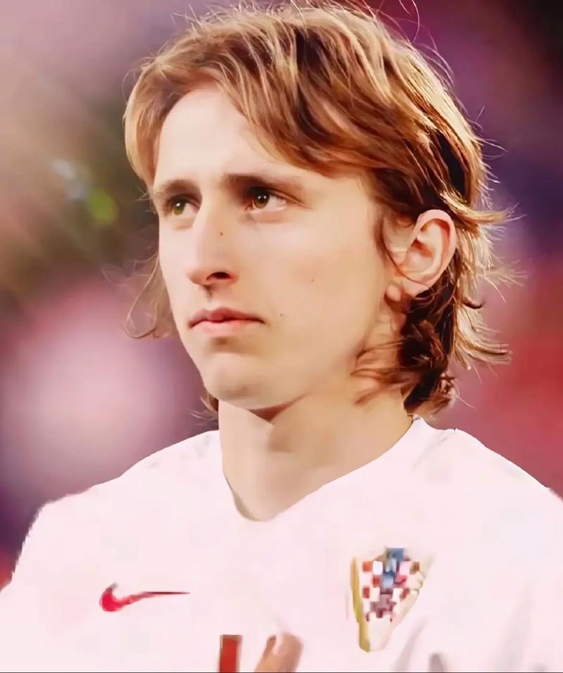 阿纳别科夫对阵奥林匹亚科斯数据：单场8扑救，多次扑出必进球