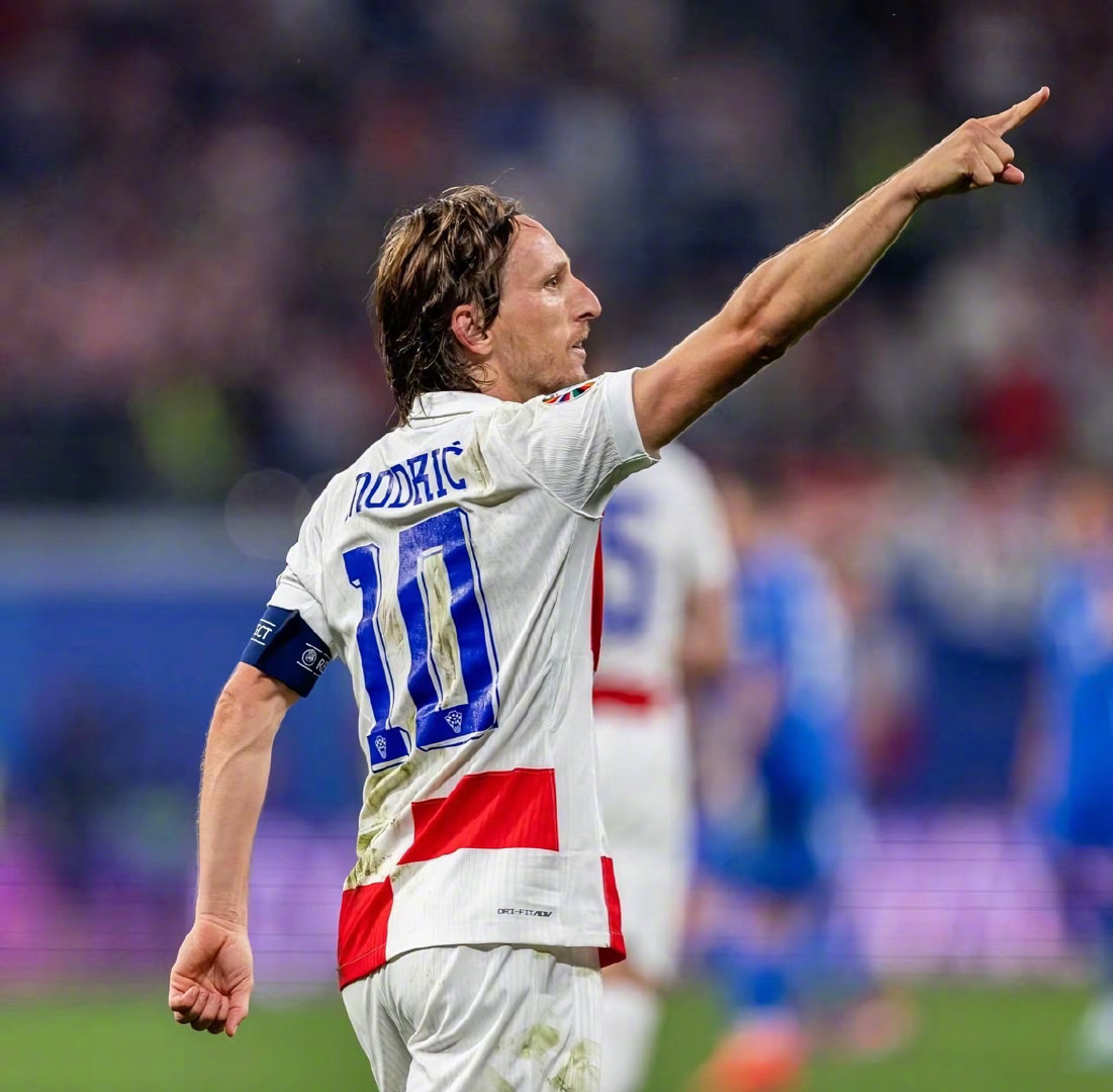 英超：曼联客场2-1击败莱斯特城